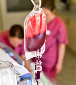 patient and nurse infusion clinic